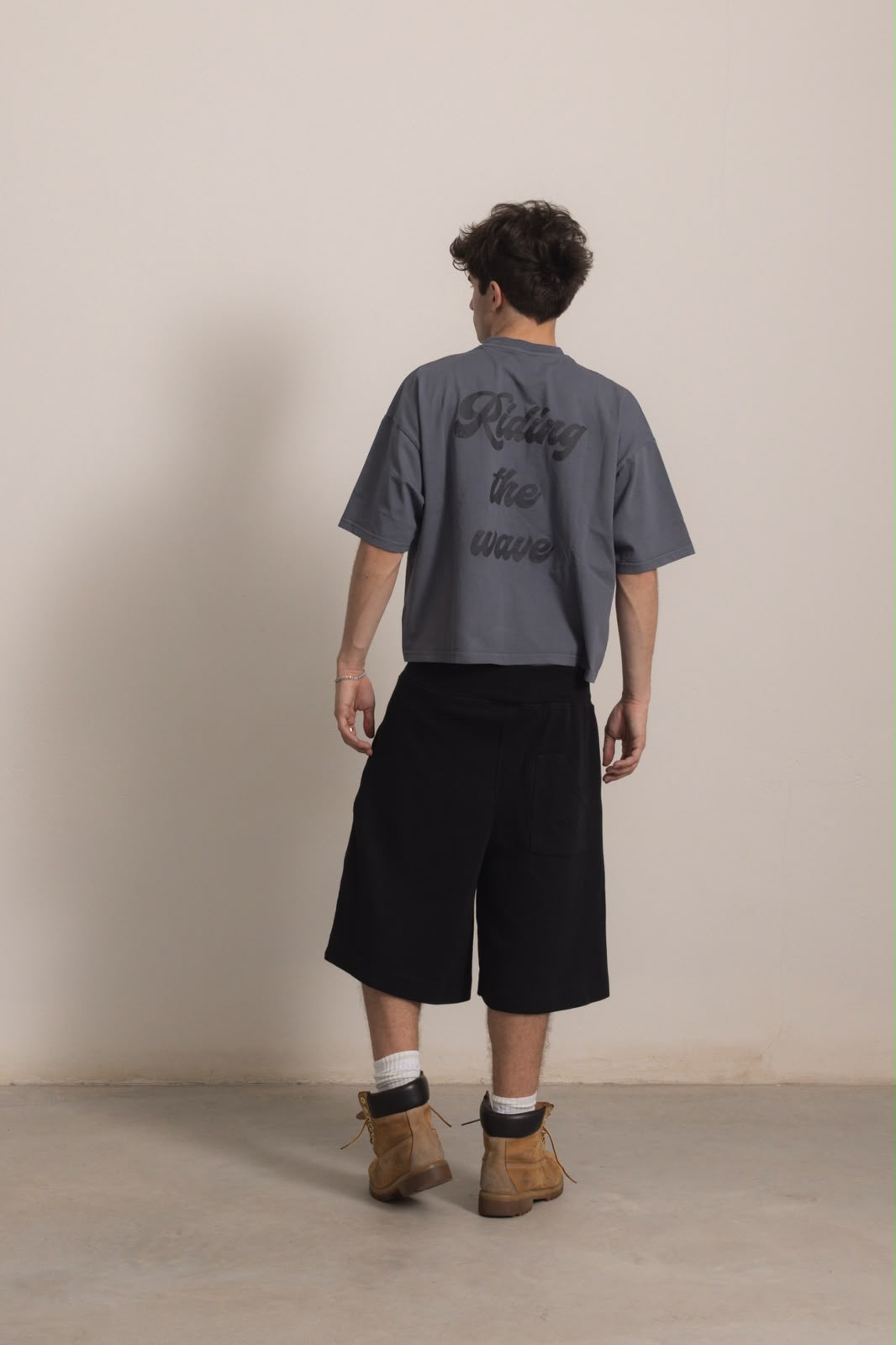 STONE GREY "P" WAVE TEE
