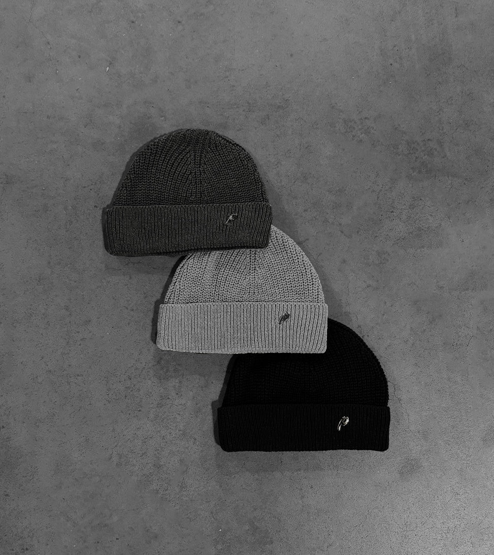 GREY "P" BEANIE