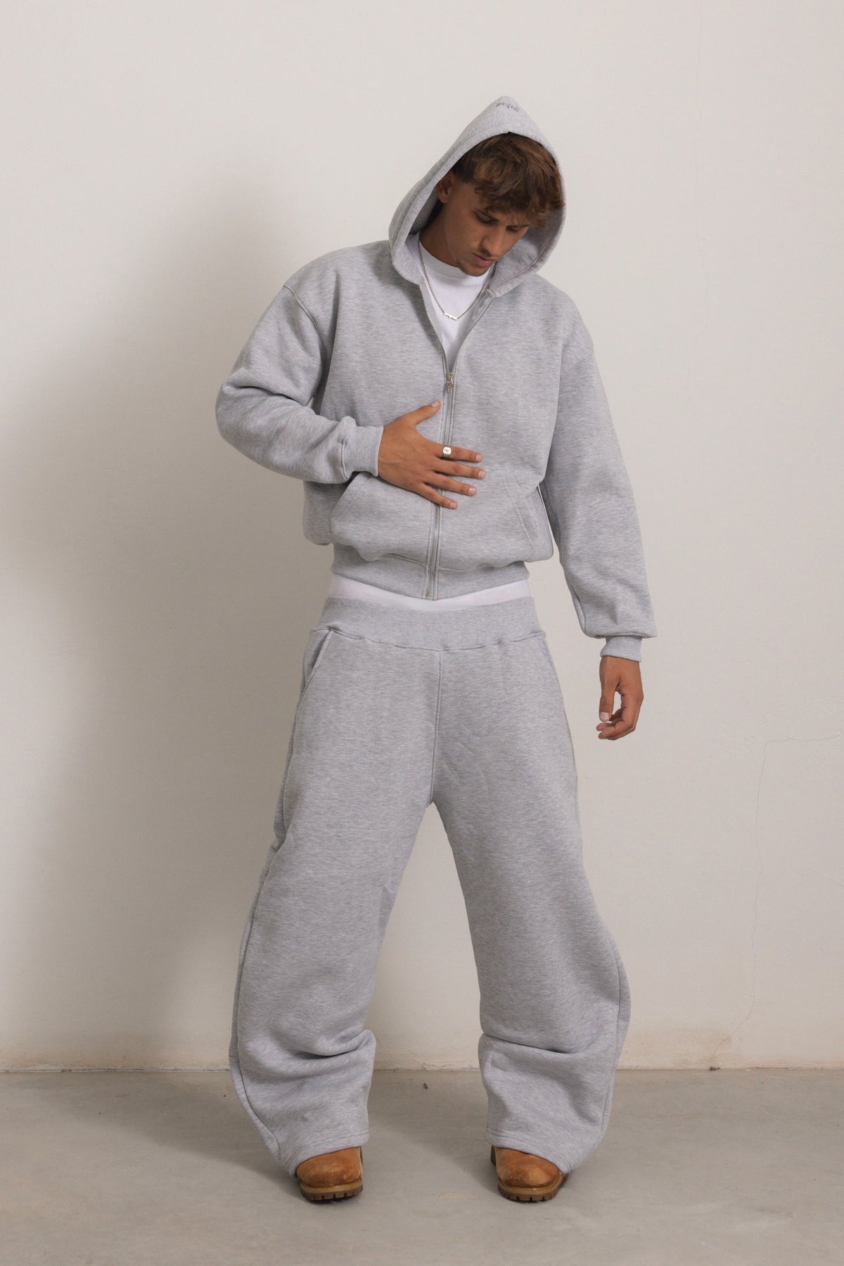 SWEAT À CAPUCHE ZIPPÉ GRIS