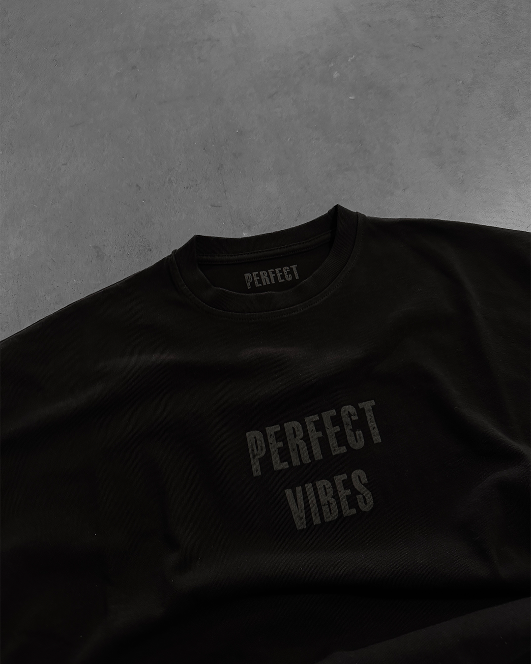 BLACK VIBES TEE