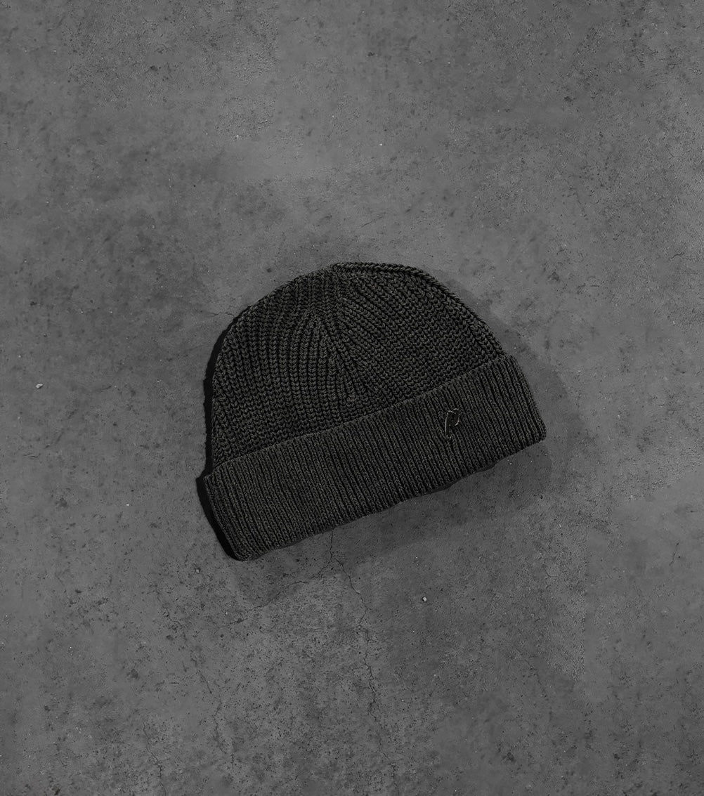 GRAPHITE GREY "P" BEANIE