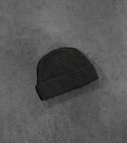 GRAPHITE GREY "P" BEANIE