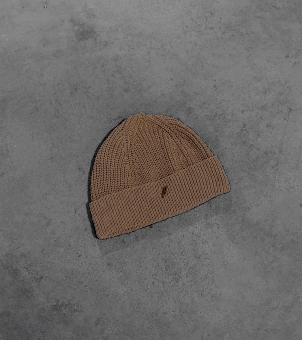 HAVANA "P" BEANIE