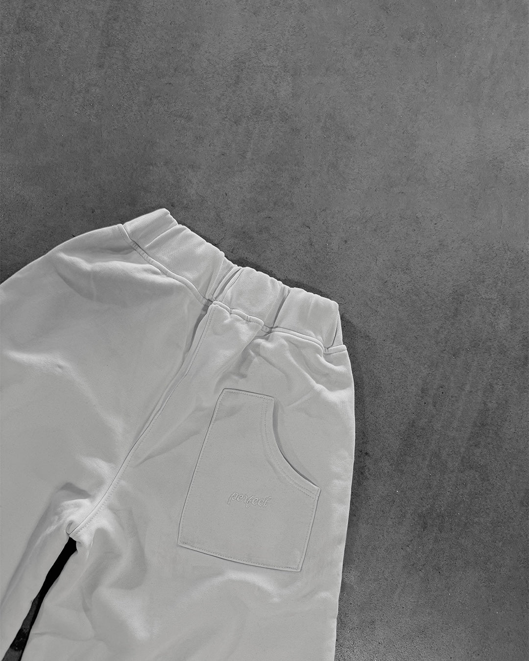 WHITE EVERYDAY  SHORTS