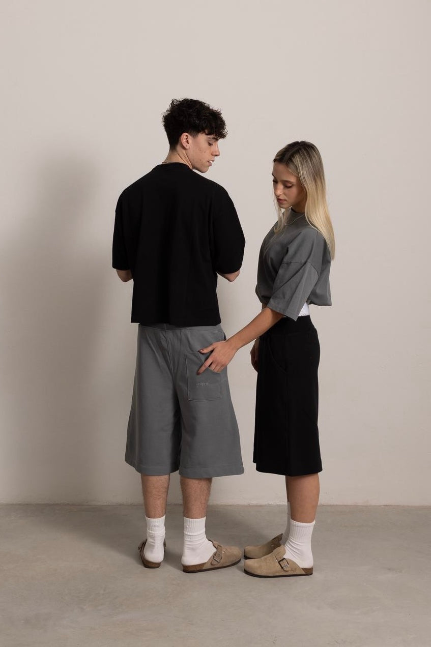 BLACK EVERYDAY TEE