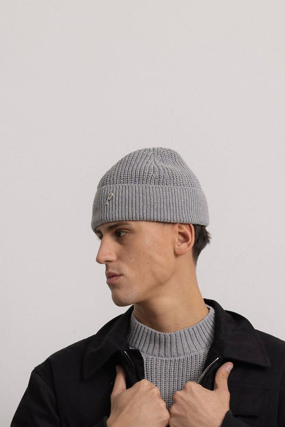 GREY "P" BEANIE