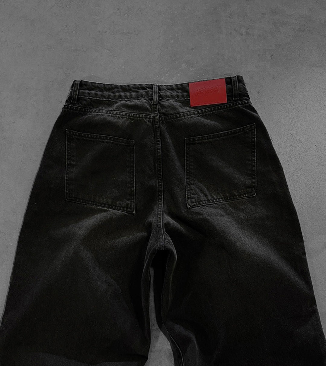 CARBON BLACK "P" LINES DENIM JEANS