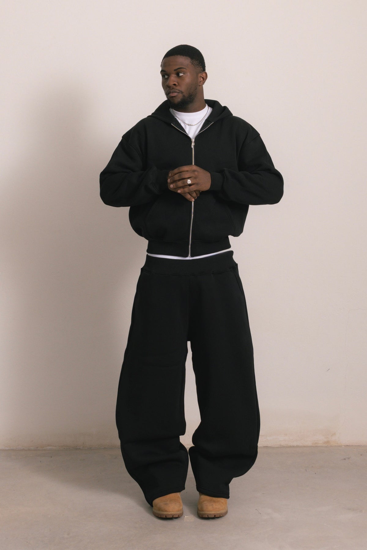 BLACK ZIP HOODIE