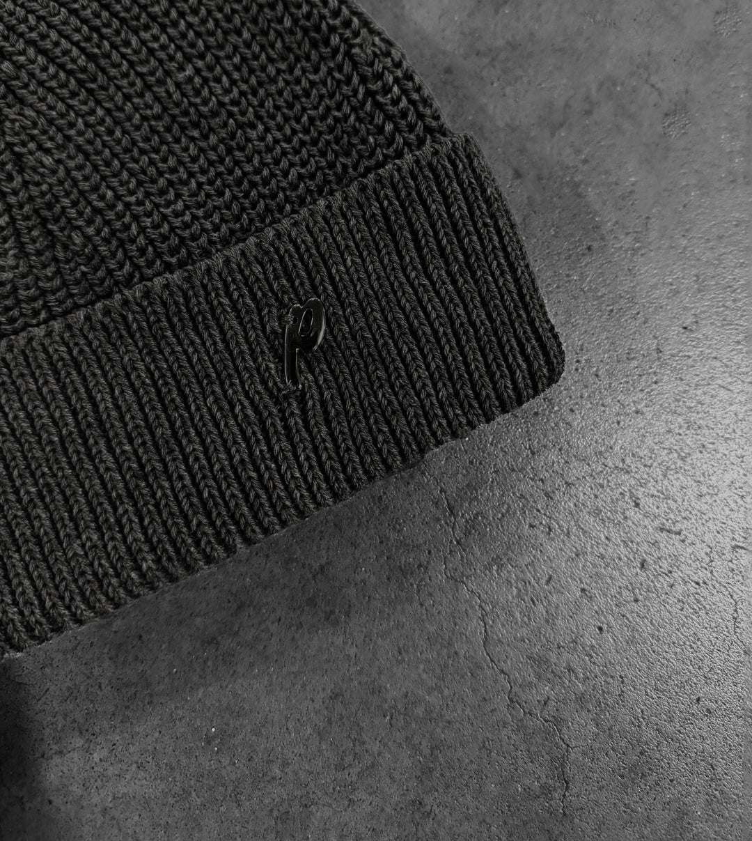 GRAPHITE GREY "P" BEANIE