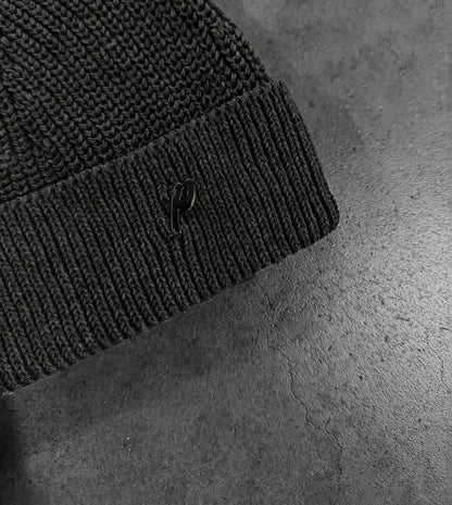 GRAPHITE GREY "P" BEANIE