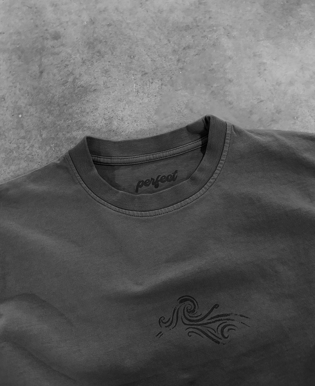 STONE GREY "P" WAVE TEE