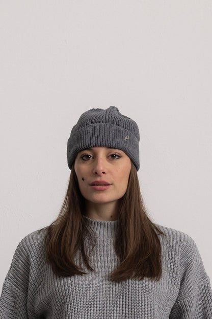GRAPHITE GREY "P" BEANIE