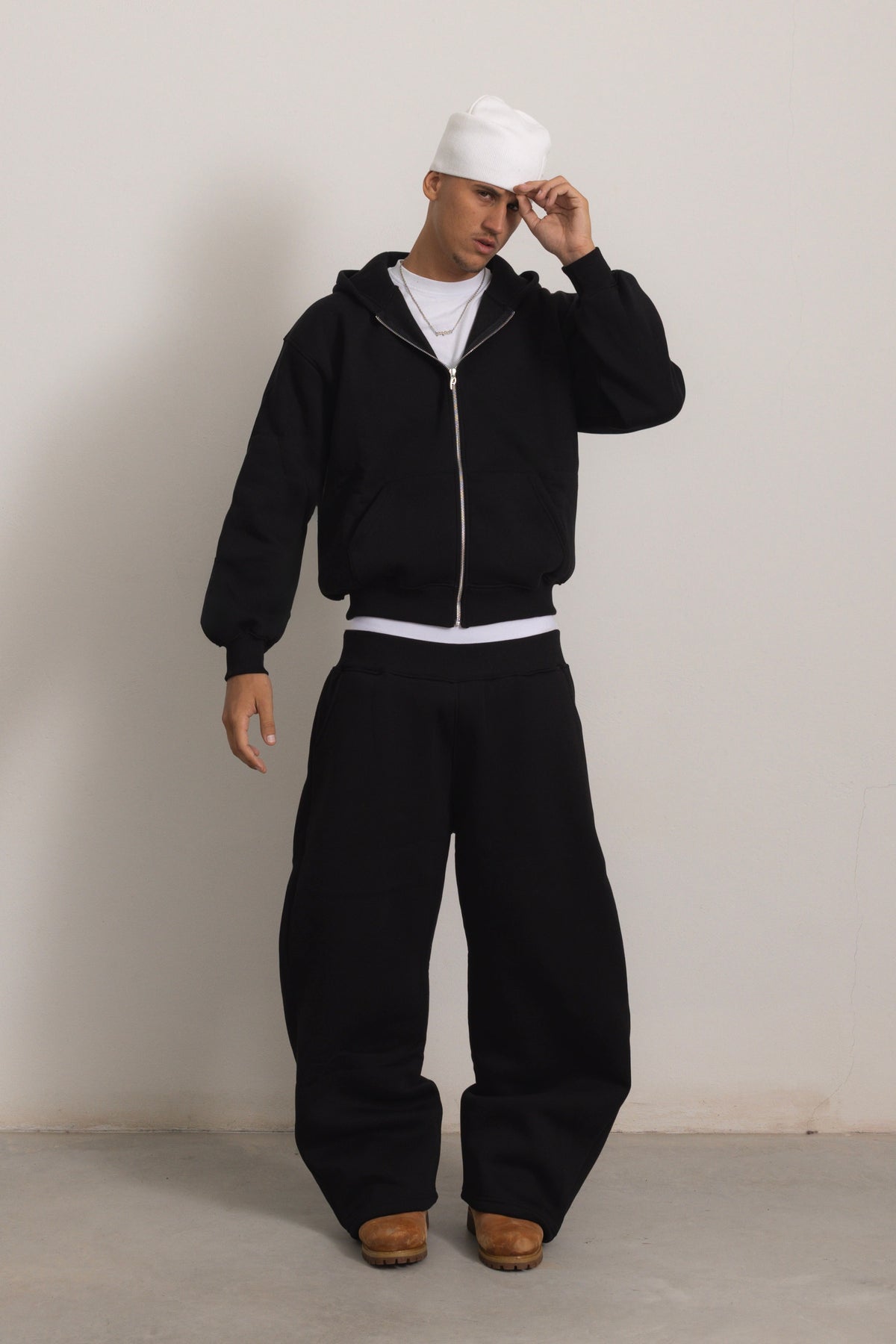 BLACK ZIP HOODIE