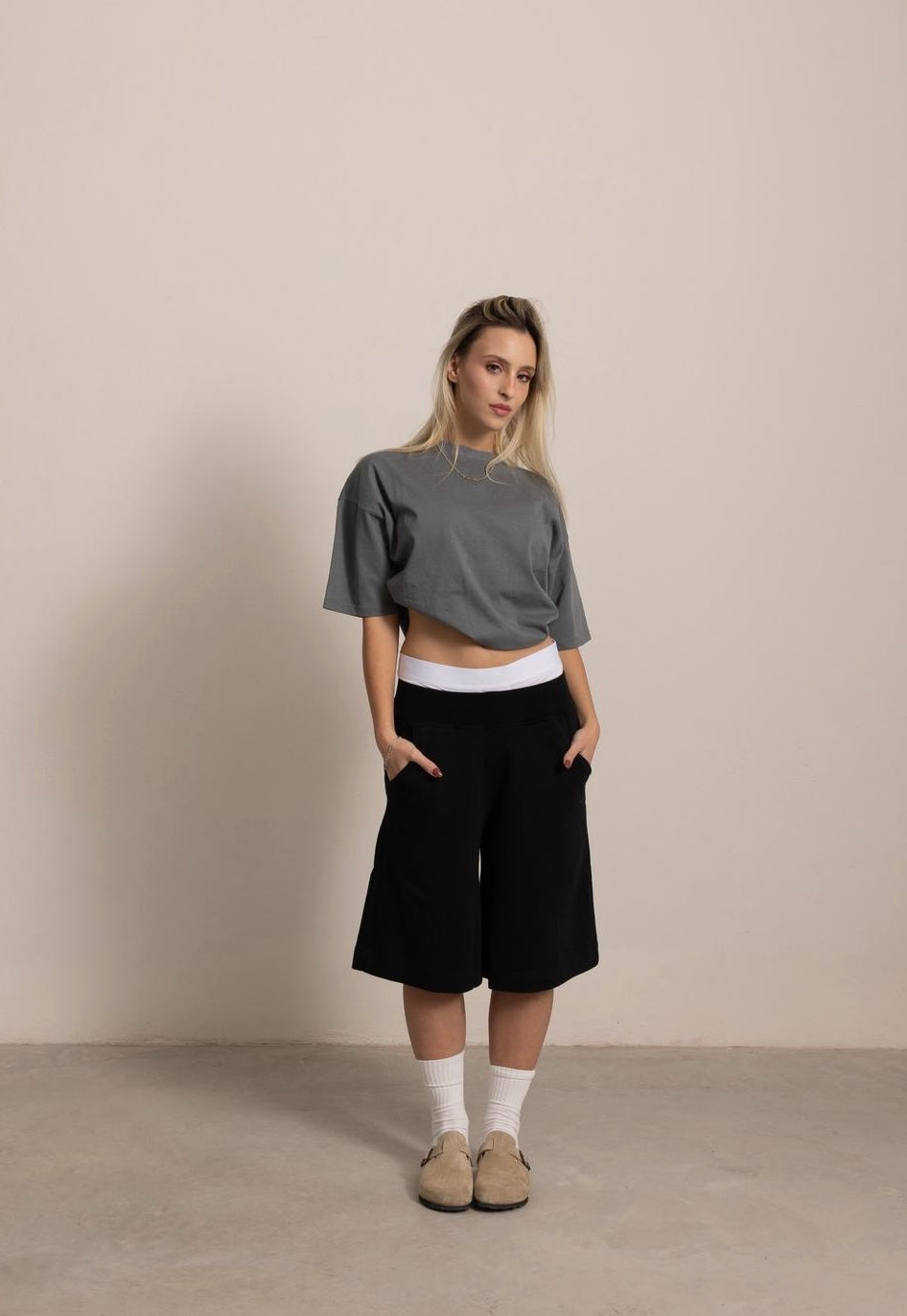 BLACK EVERYDAY SHORTS