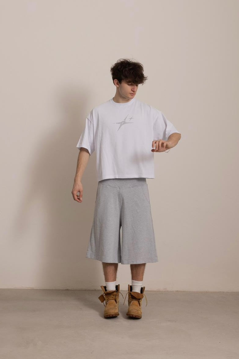 WHITE "P" STAR TEE
