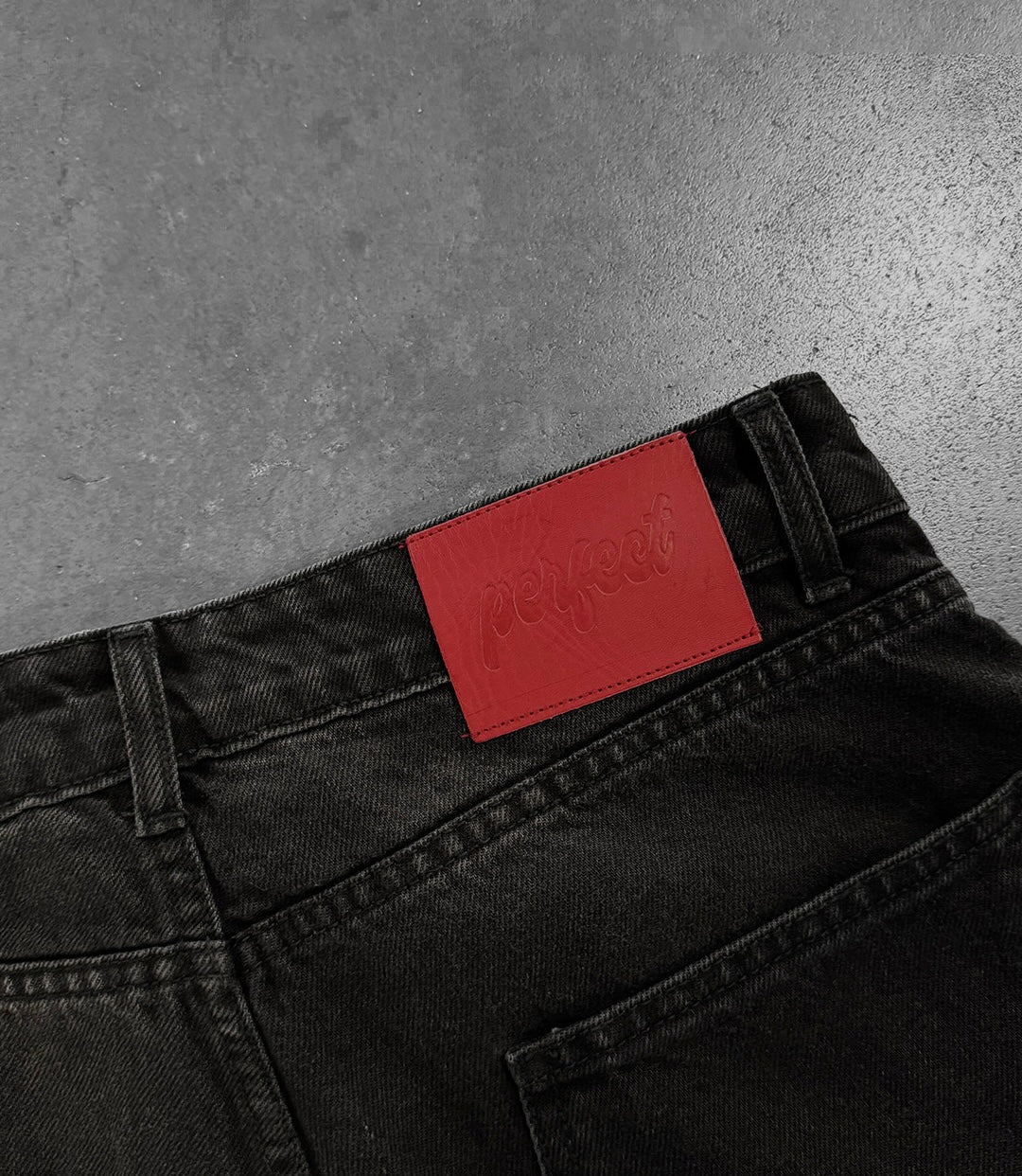 CARBON BLACK "P" LINES DENIM JEANS